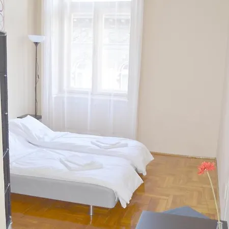 Πανσιόν Synagogue Central 3*