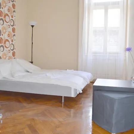 Πανσιόν Synagogue Central